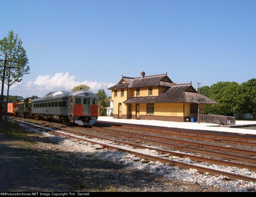 CNJ 1523 and an unk RDC at the depot.
